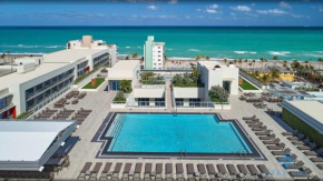 Beachfront Condo - Rooftop POOL